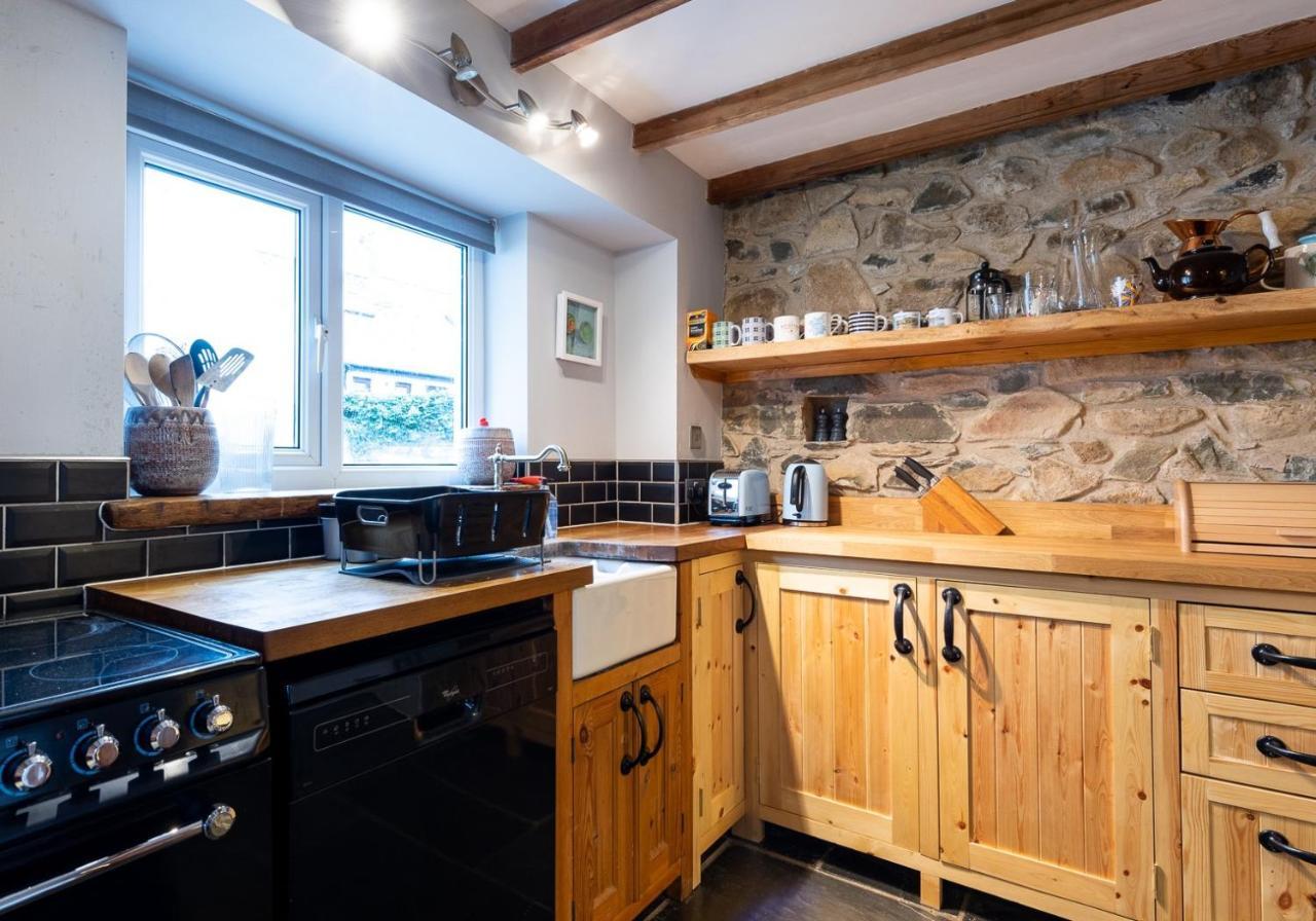Bwthyn Capten - A Charming Cottage For Up To 6 Ньюпорт Екстер'єр фото